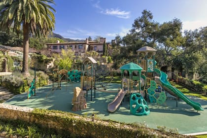 El pequeño Archie tiene una plaza entera para él solo