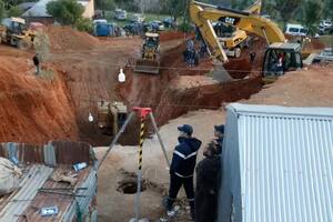 El pequeño cayó a un pozo de 32 metros