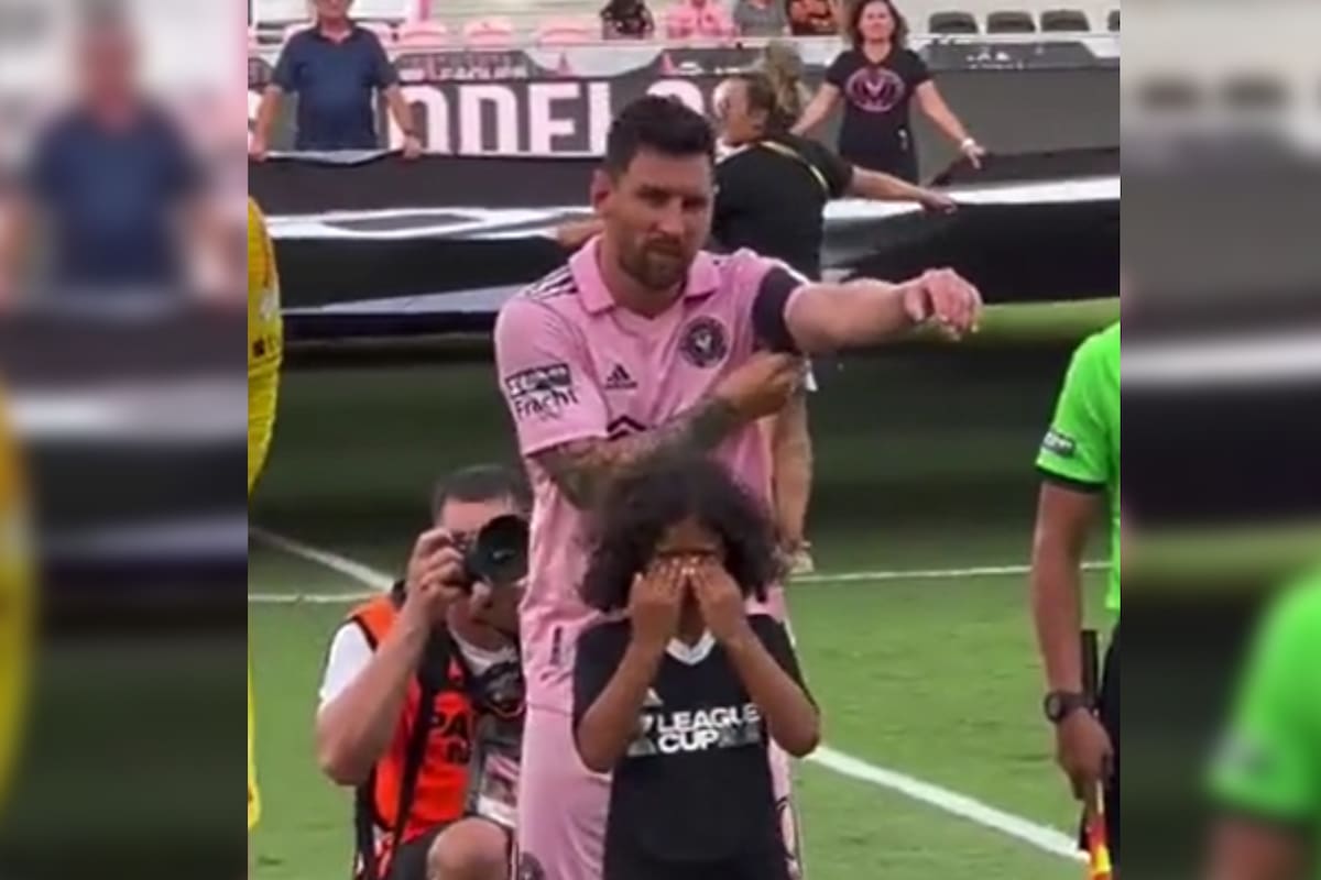 El pequeño que salió a la cancha con Messi se llevó todas las miradas (Captura video)