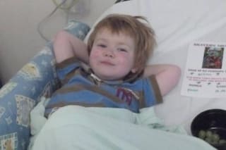 El niño que se sobrepuso a la leucemia y terminó actuando en el gran éxito de Netflix