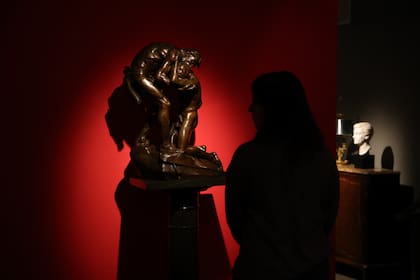 "El Perdón: el regreso del hijo pródigo", escultura realizada a fines del siglo XIX por Ernest-Henri Dubois y donada por Gabriela Grobocopatel