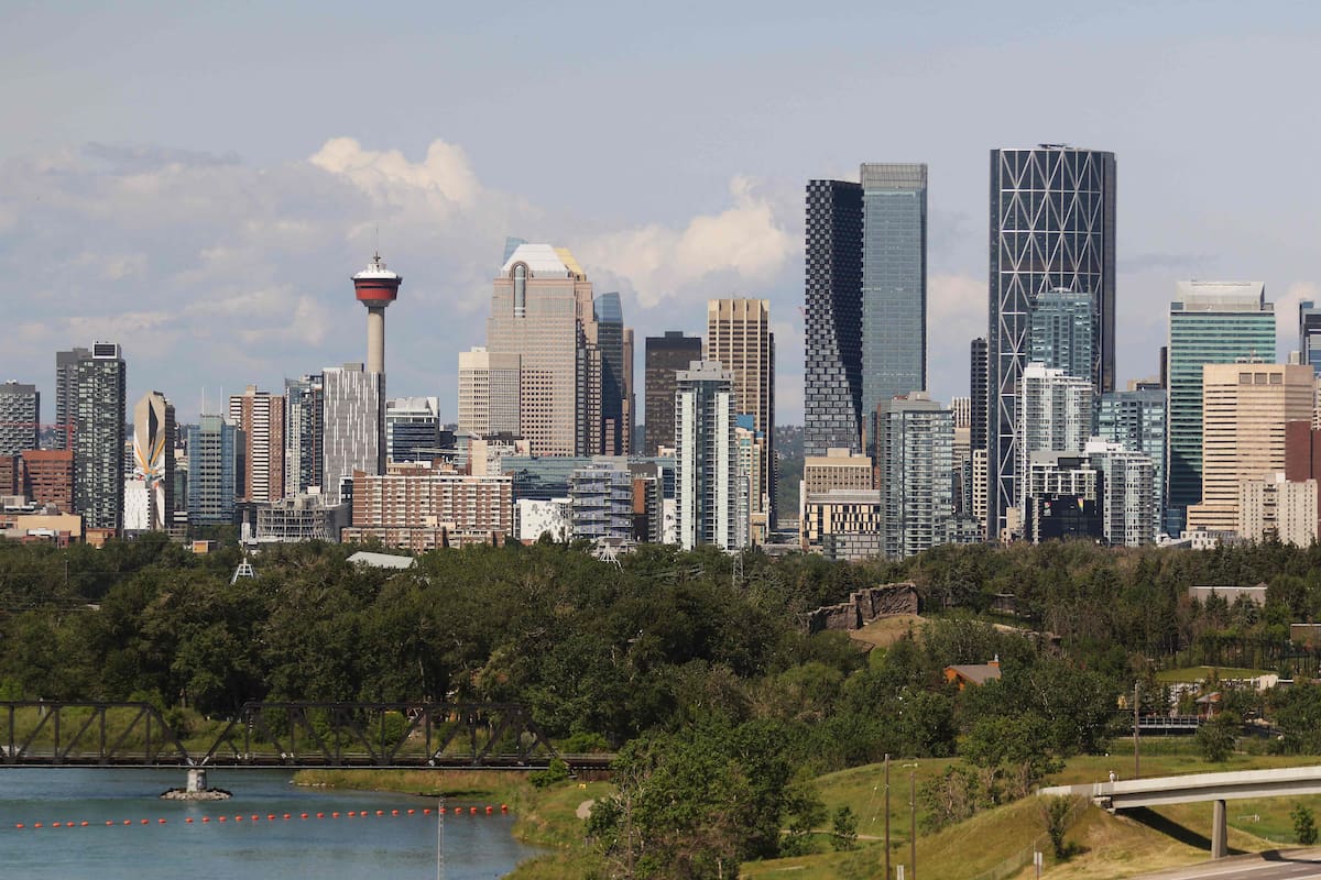 El perfil urbano de Calgary se ve durante una jornada inaugural de la cumbre del Grupo de los Siete