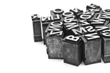 El periodismo tal como lo conocemos nació hace algo más de 400 años, con el primer diario impreso; pero sus reglas se remontan hasta el Edipo Rey de Sófocles y La Eneida de Virgilio