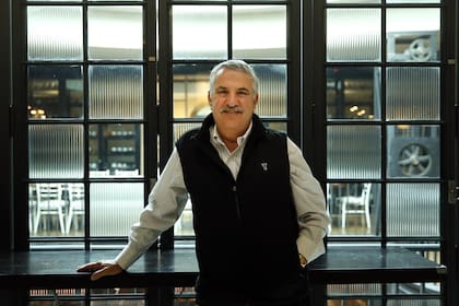 El periodista considera las redes "armas de doble filo", y dice que la caída de las clases medias y la brecha entre desarrollo tecnológico y desarrollo social explican el auge de los líderes extremos