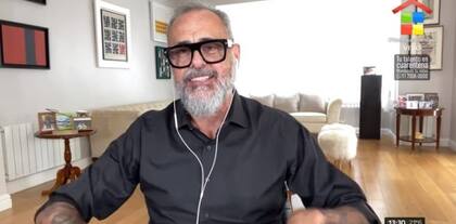 El periodista criticó duro a la comunicadora hoy radicada en el extranjero por "crear pánico" en la sociedad argentina.