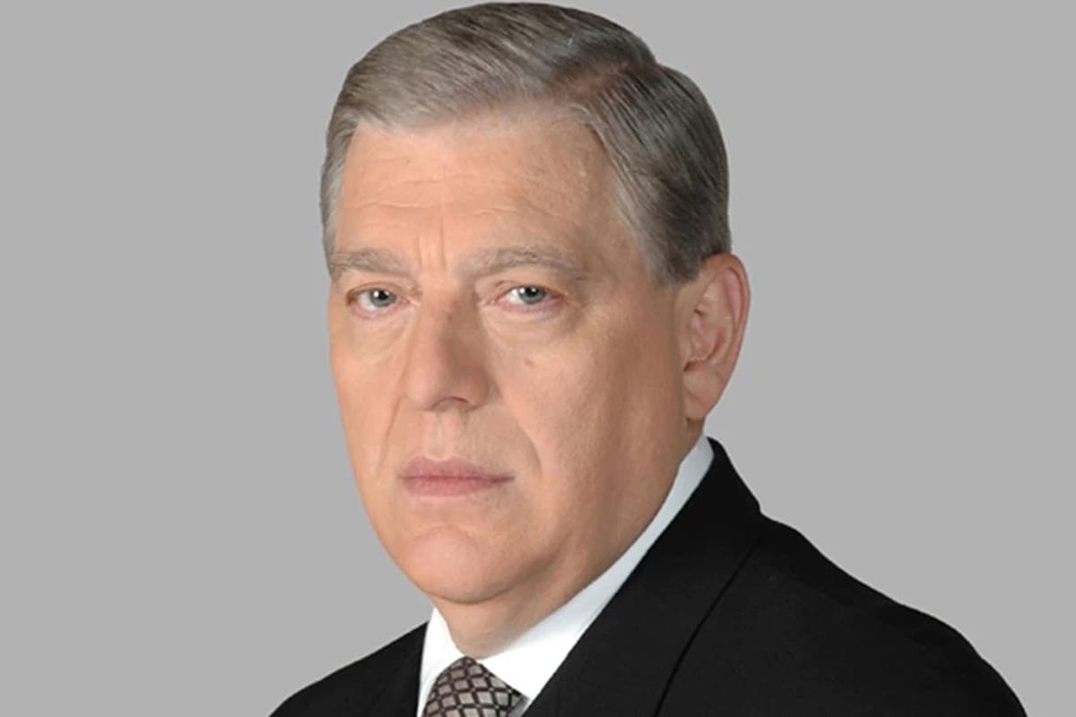 El periodista, de 75 años, oficializó su relación con la retirada actriz en una ceremonia muy íntima