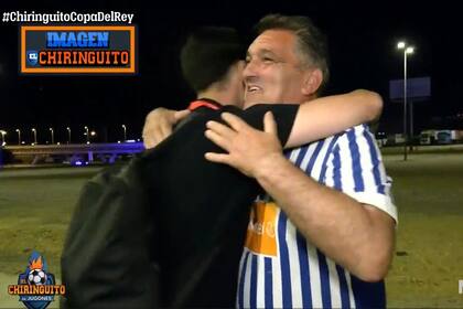 El periodista de El Chiringuito se fundió en un abrazo con Iñigo