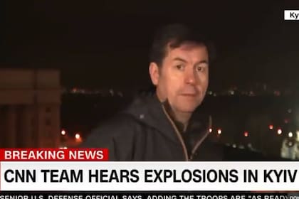 El periodista de la CNN fue sorprendido por los bombardeos cuando transmitía en vivo desde Kiev
