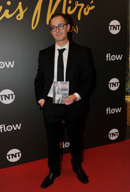 El periodista de La Nación Carlos Sanzol, autor de la novela Hembra - Cris Miró: vivir y morir en un país de machos en la que se basa la serie