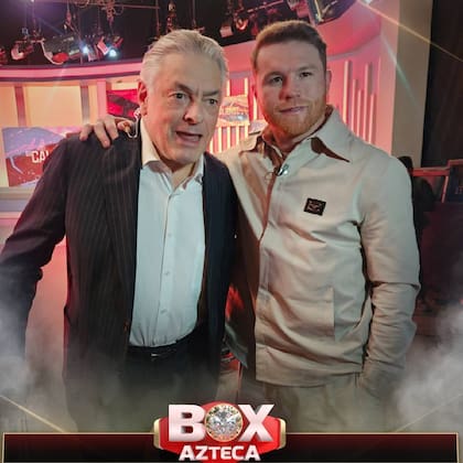 El periodista de TV Azteca Eduardo Lamazón, con Canelo Álvarez