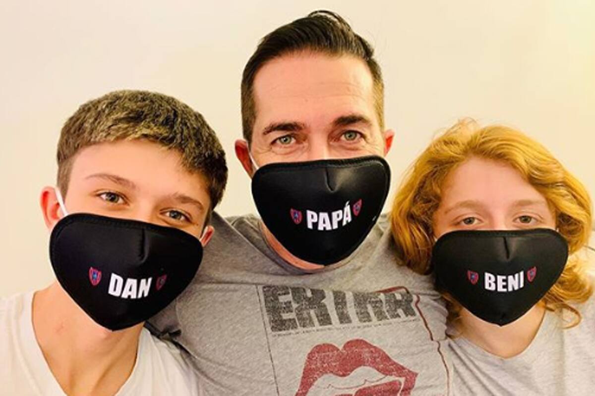 El periodista demostró su alegría en sus redes sociales por el reencuentro con sus hijos