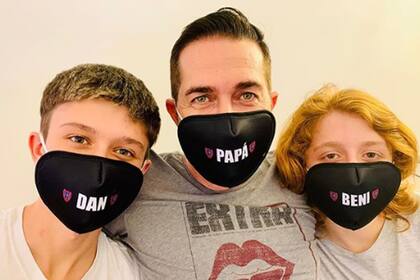 El periodista demostró su alegría en sus redes sociales por el reencuentro con sus hijos