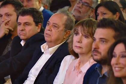 El periodista Diego Brancatelli entre los presentes