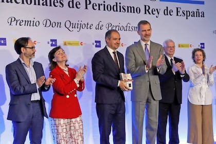 El periodista Diego Cabot recibió el Premio Rey de España por la investigación "Los cuadernos de las coimas"