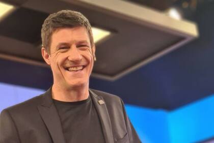 El periodista Federico Seeber está al frente de Noticiero Trece, espacio que ayer logró ubicarse entre los diez programas más vistos del día