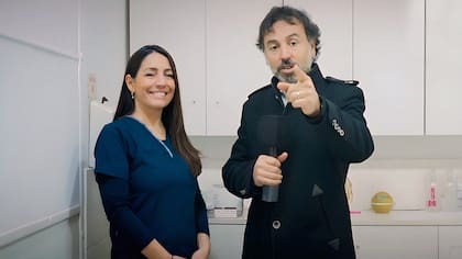 El periodista Gonzalito Rodríguez junto a la veterinaria Natalia Mackes.