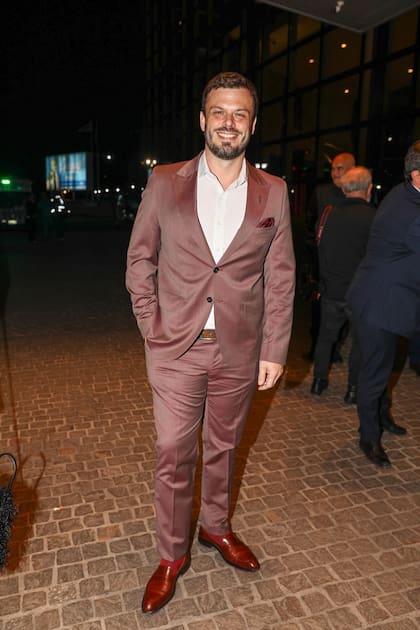 El periodista Ignacio Otero, nominado por Coworking. fue uno de los pocos que se animó a darle un toque personal a su outfit y se desmarcó del resto con un color que no pasó desapercibido