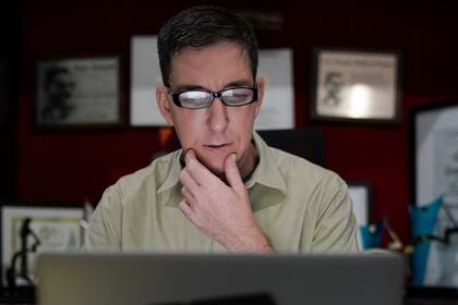 El periodista inglés, famoso por revelar las filtraciones de Edward Snowden, habla de su denuncia del magistrado que condenó a Lula