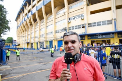 El periodista iraní Djazmi, entusiasmado ante la posibilidad de cubrir uno de los duelos futbolísticos más importantes del mundo