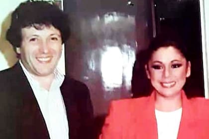 El periodista junto a la cantante Isabel Pantoja, en una transmisión que superó los cuarenta puntos de rating