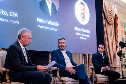 El periodista Pablo Wende moderó la charla entre Mariano Fiorito y Oscar Romero.