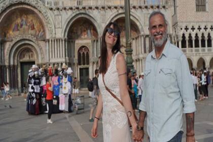 El periodista y la nutricionista se casaron este año.