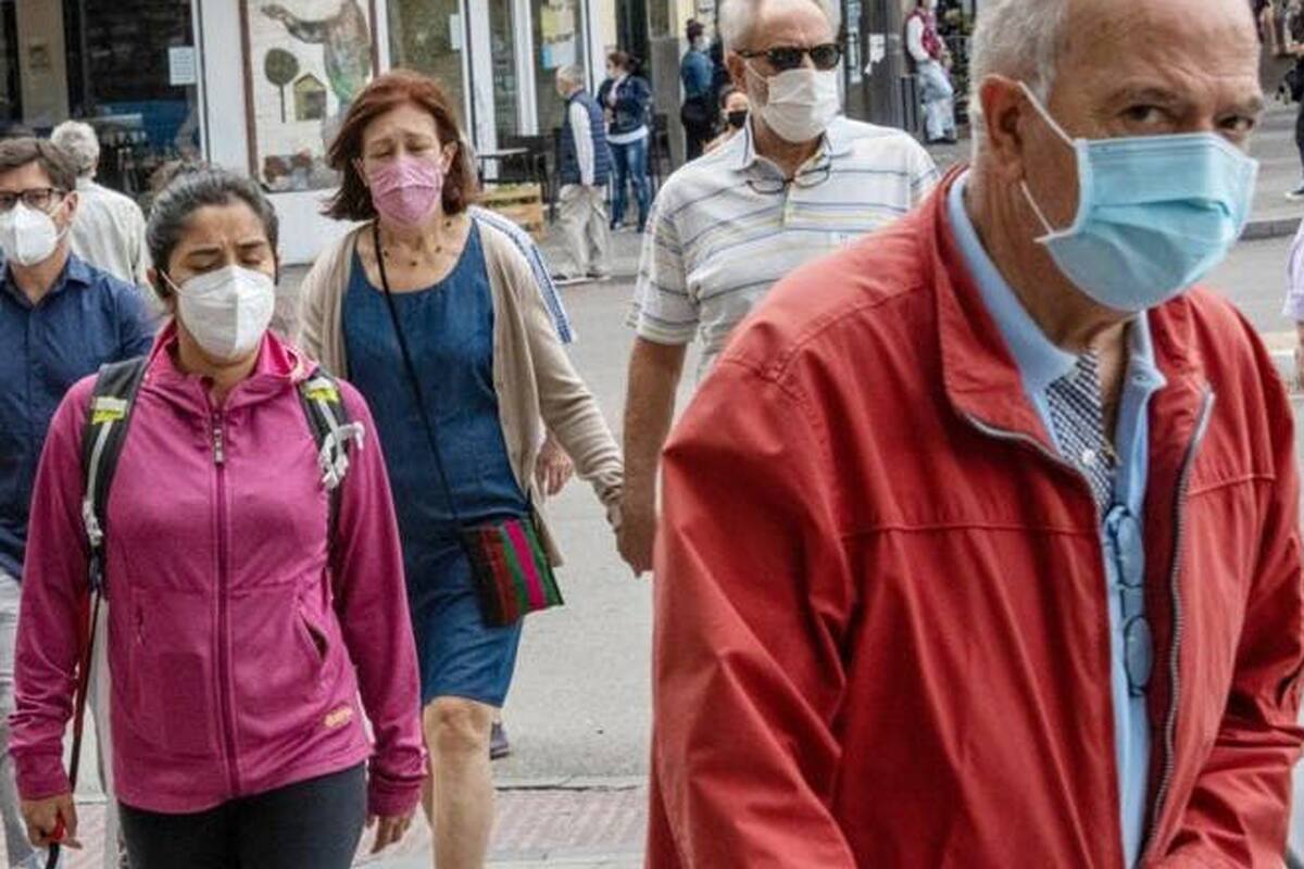 El período promedio de incubación del coronavirus es de 5,1 días, pero ¿cuánto tiempo dura su contagiosidad?