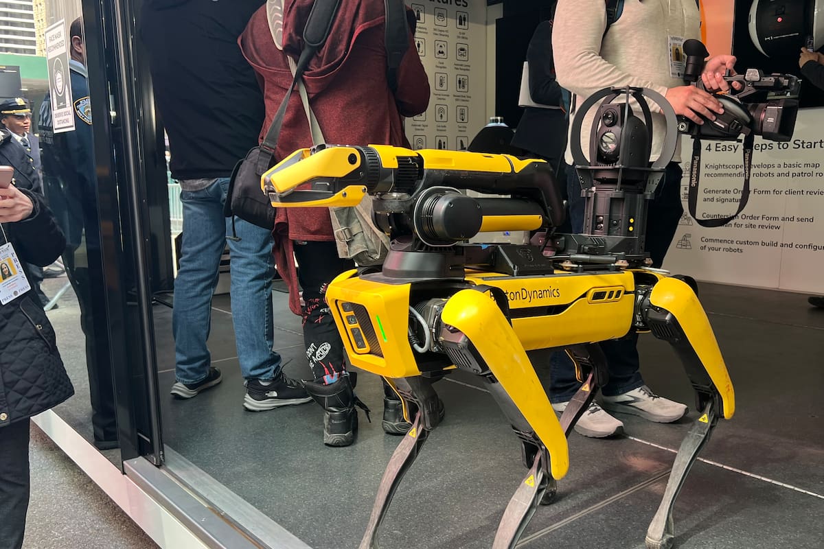 El perro robot Digidog patrullará las calles de Nueva York como avanzada de la policía de esa ciudad; no lleva armas y no ladra