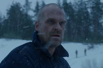 El personaje de David Harbor es el protagonista de este nuevo trailer que viene "desde Rusia con amor"