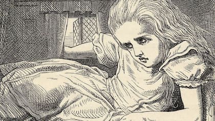 El personaje de ficción de Lewis Carroll se encoge después de beber una poción y crece después de comer pastel