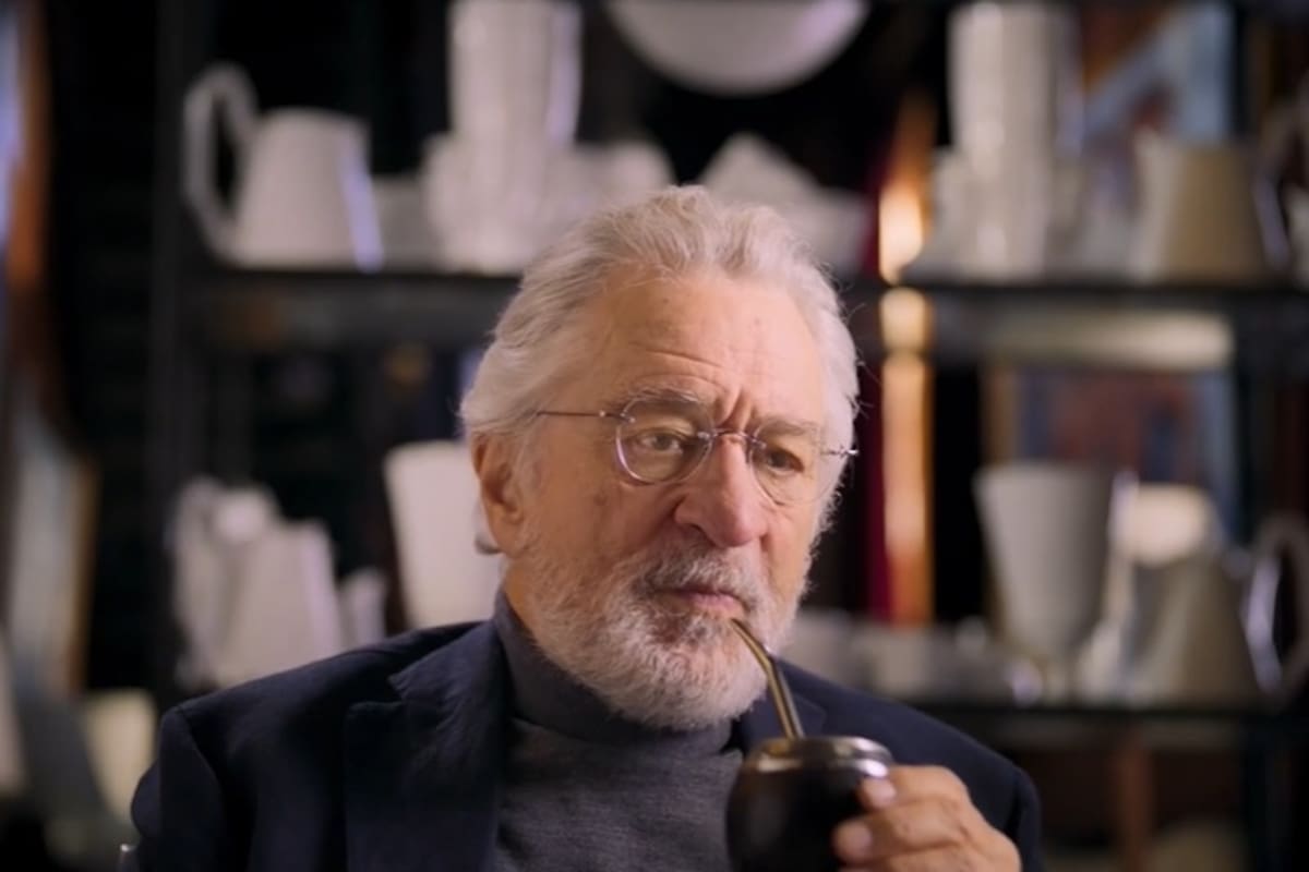 El personaje de Robert De Niro toma un mate en el avance de Nada y brinda una contudente opinión