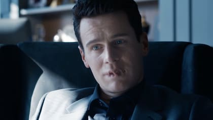 El personaje interpretado por Jonathan Groff parece estar atravesando las primeras etapas de la misma reacción de la píldora roja que Neo experimentó en la primera película