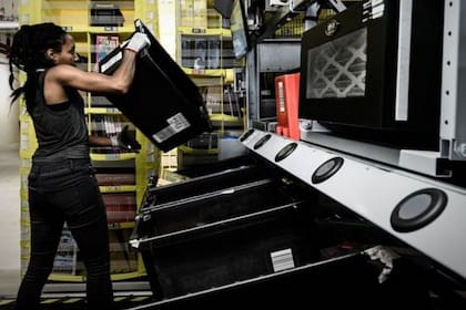 El personal de Amazon en sus almacenes ya está dirigido por computadoras
