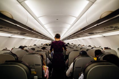 El personal de los aeropuertos y las aerolíneas vive un momento de crisis con el incremento de los viajes y el impacto de los despidos masivos durante la pandemia
