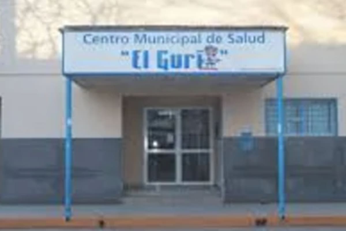 El personal médico de guardia inició maniobras de reanimación cardiopulmonar (RCP) pero no pudieron restablecer sus signos vitales y falleció a causa de un paro cardiorrespiratorio.