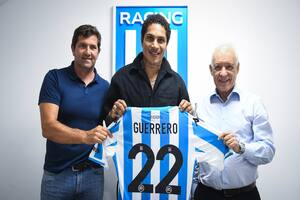 El peruano Paolo Guerrero es nuevo refuerzo de Racing; firmó contrato hasta diciembre de este año y utilizará la camiseta 22