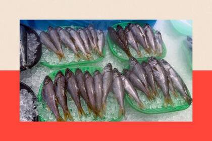 El pescado azul es un alimento rico en ácidos grasos.
