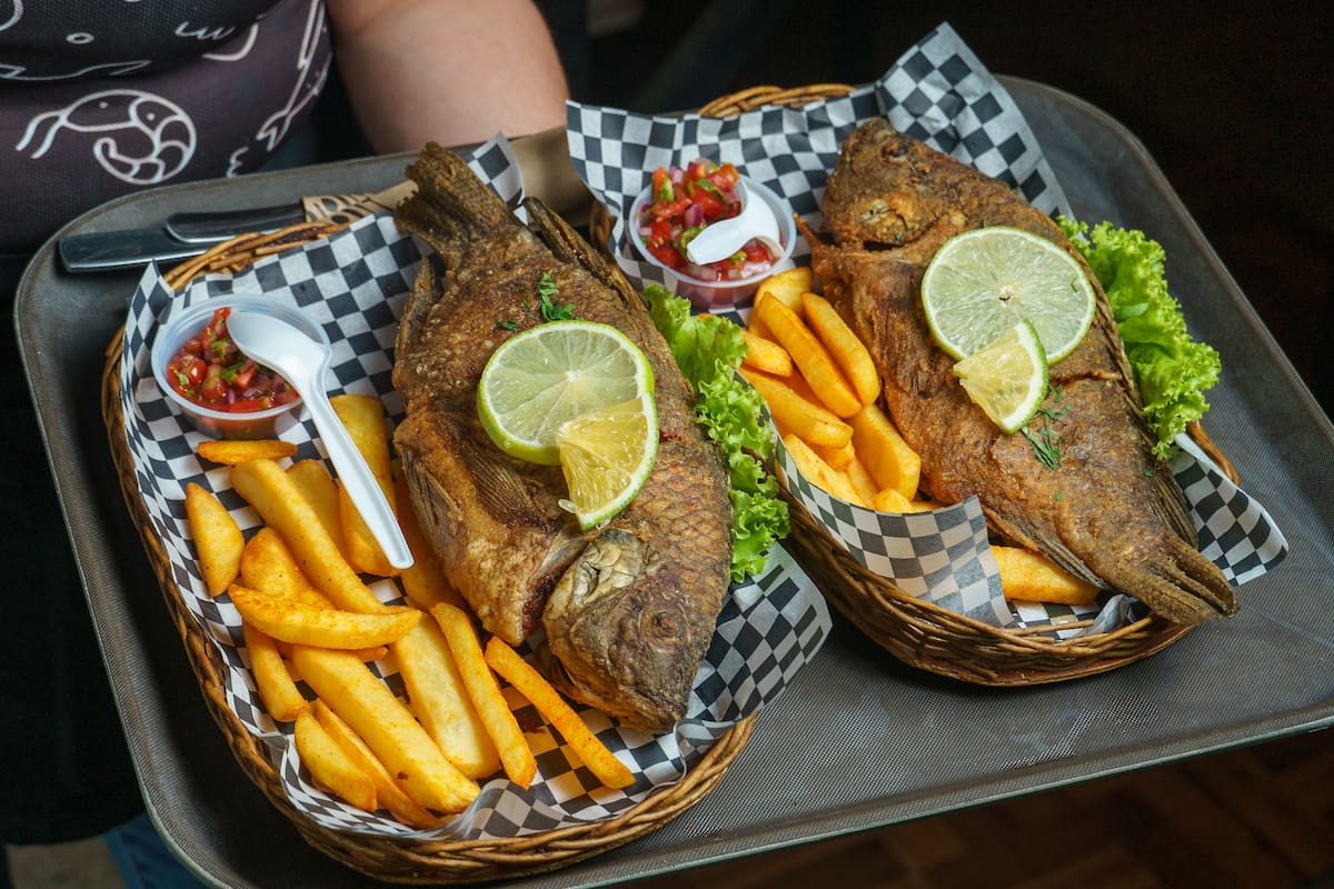 El pescado frito es uno de los platillos más comidos en el sur de España