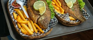 Los chefs españoles coinciden: “El pescado frito no se hace con pan rallado, sino con harina de trigo”
