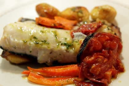 El pescado se combina muy bien con verduras