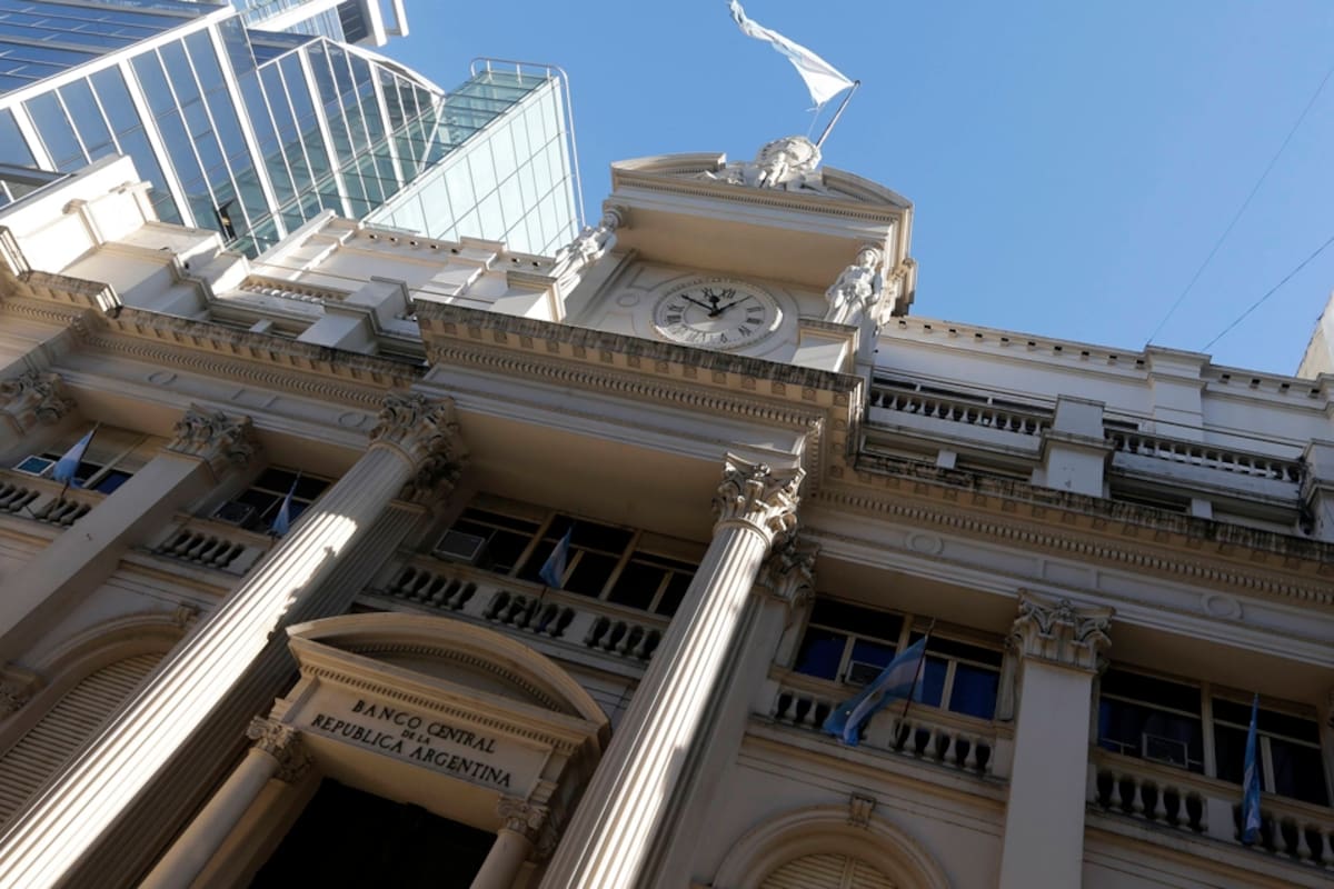 El peso argentino sufre por reducción de la reservas internacionales