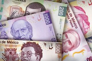 El peso mexicano cae antes de los datos de inflación de EE.UU. y el paquete económico de México