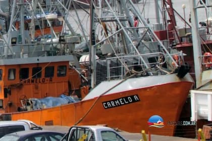El pesquero marplatense Carmelo A se hundió frente a costas de Bahía Blanca y sus ocho tripulantes fueron rescatados por otro buque que operaba en cercanías. Regresan a Mar del Plata.