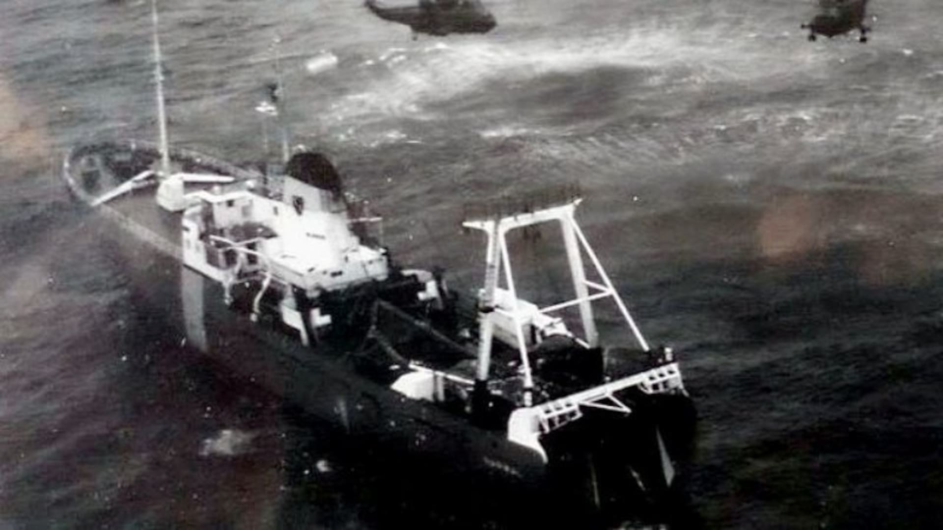 El pesquero Narwal luego de ser atacado fue abordado por tropas especiales británicas y sus tripulantes fueron hechos prisioneros de guerra. (Gentileza Lucio Bussetti).