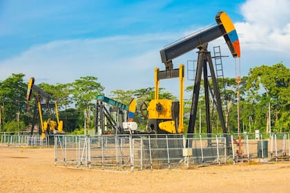 El petróleo es la fuente principal de divisas en Colombia. Si su explotación está en riesgo, los dólares también.