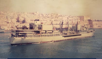 El petrolero RFA Tidepool (A76) fue vendido a la Armada de Chile en 1982. Cuando se desató el conflicto del Atlántico Sur, el buque interrumpió su viaje de entrega: la Armada chilena lo cedió temporalmente al Reino Unido y operó como parte de la flota logística británica. Tras finalizar la guerra, fue entregado formalmente a Chile y rebautizado como Almirante Jorge Montt (AO-52)