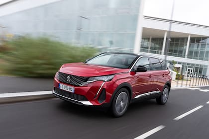 El Peugeot 5008 cuenta con un motor HDi 2.0 L que entrega 150 CV