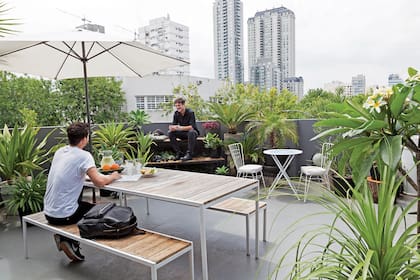 La vivienda ocupa la segunda planta y la terraza de un PH.