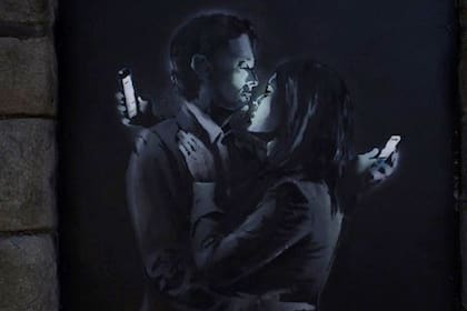 El Phubbing consiste en el acto de menospreciar a quien nos acompaña al prestar más atención al móvil u otros aparatos electrónicos que a su persona