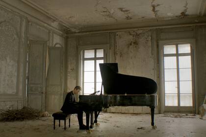 El pianista francés protagoniza el film Beethoven: últimas sonatas, que se verá en el Coliseo